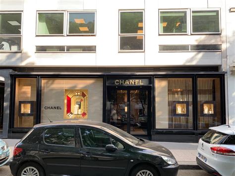 chanel avenue montaigne opening hours|chanel paris 75008.